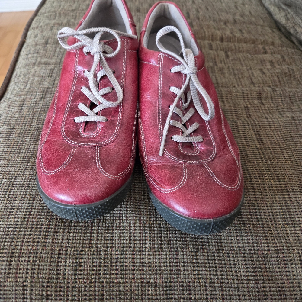 Ecco Women's Red Leather Flats - Picture 2 of 6